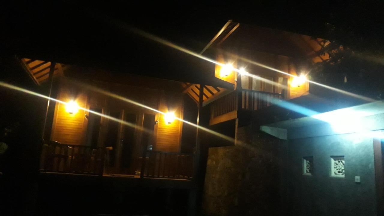 Uma D'Nyuh Homestay Singaraja  Exterior photo