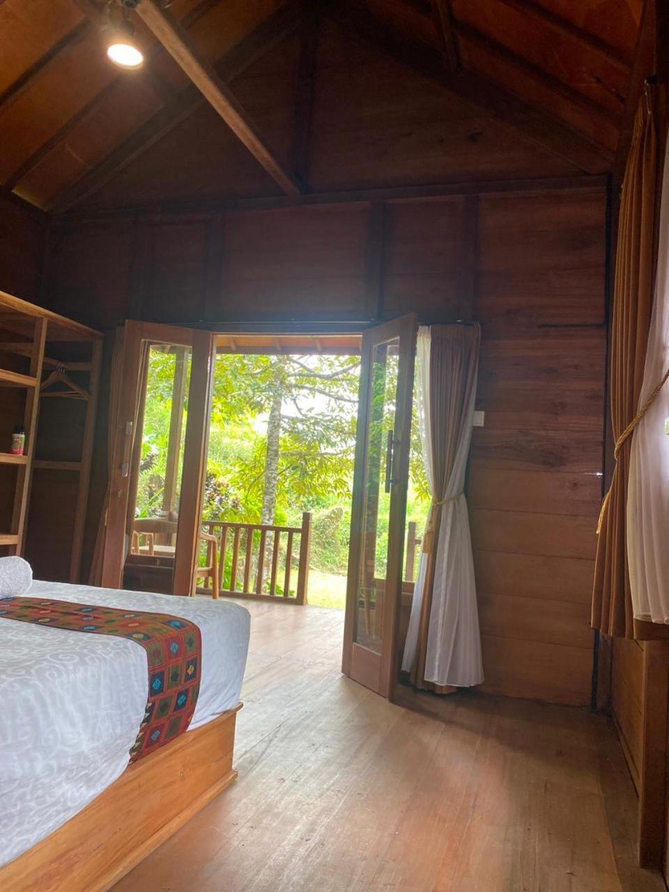Uma D'Nyuh Homestay Singaraja  Exterior photo
